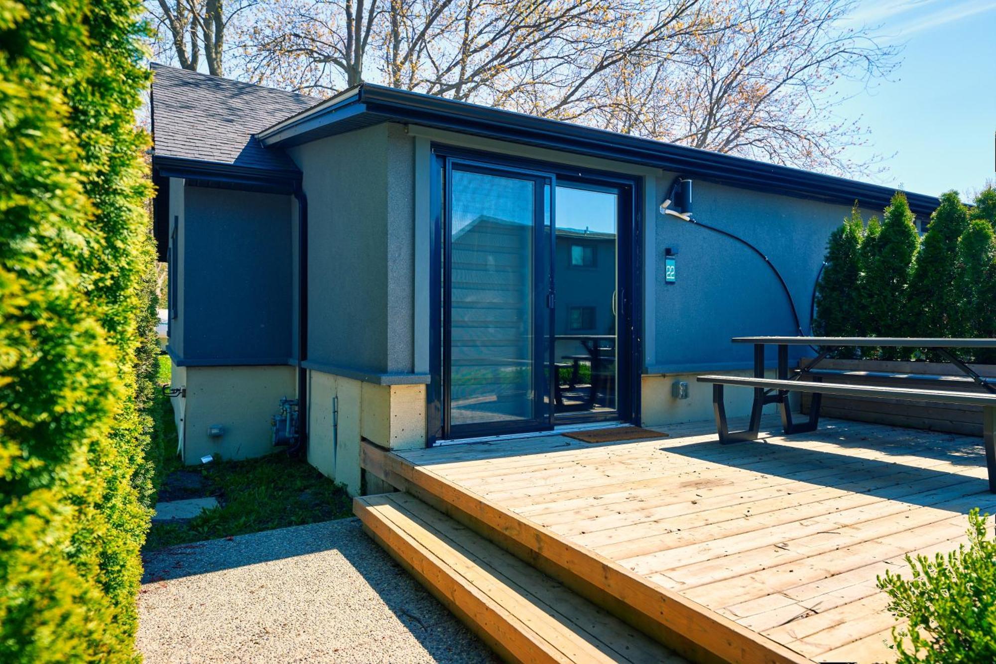 The Long Beach Resort - Beachfront Cottages & Townhouse Suites Wainfleet Exteriör bild