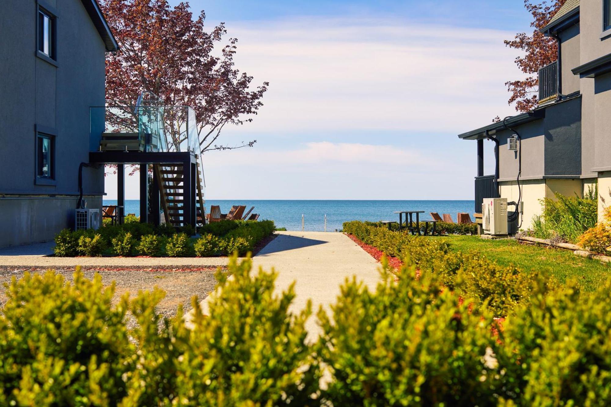 The Long Beach Resort - Beachfront Cottages & Townhouse Suites Wainfleet Exteriör bild