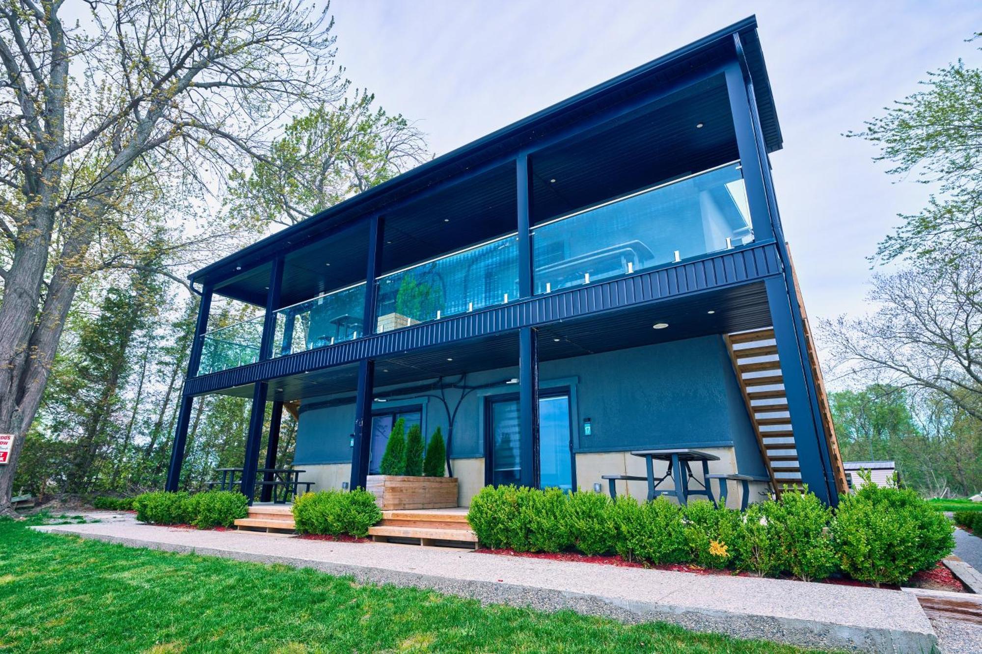 The Long Beach Resort - Beachfront Cottages & Townhouse Suites Wainfleet Exteriör bild