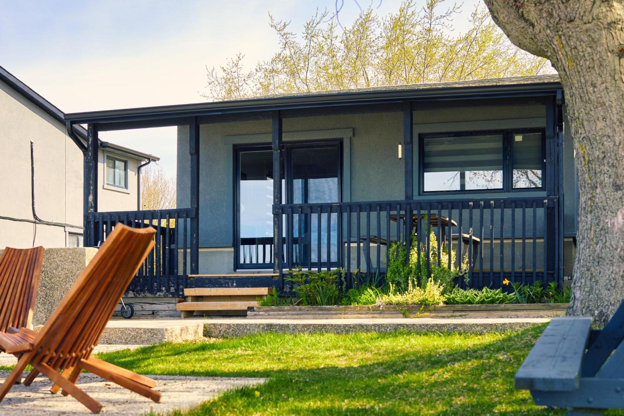 The Long Beach Resort - Beachfront Cottages & Townhouse Suites Wainfleet Exteriör bild