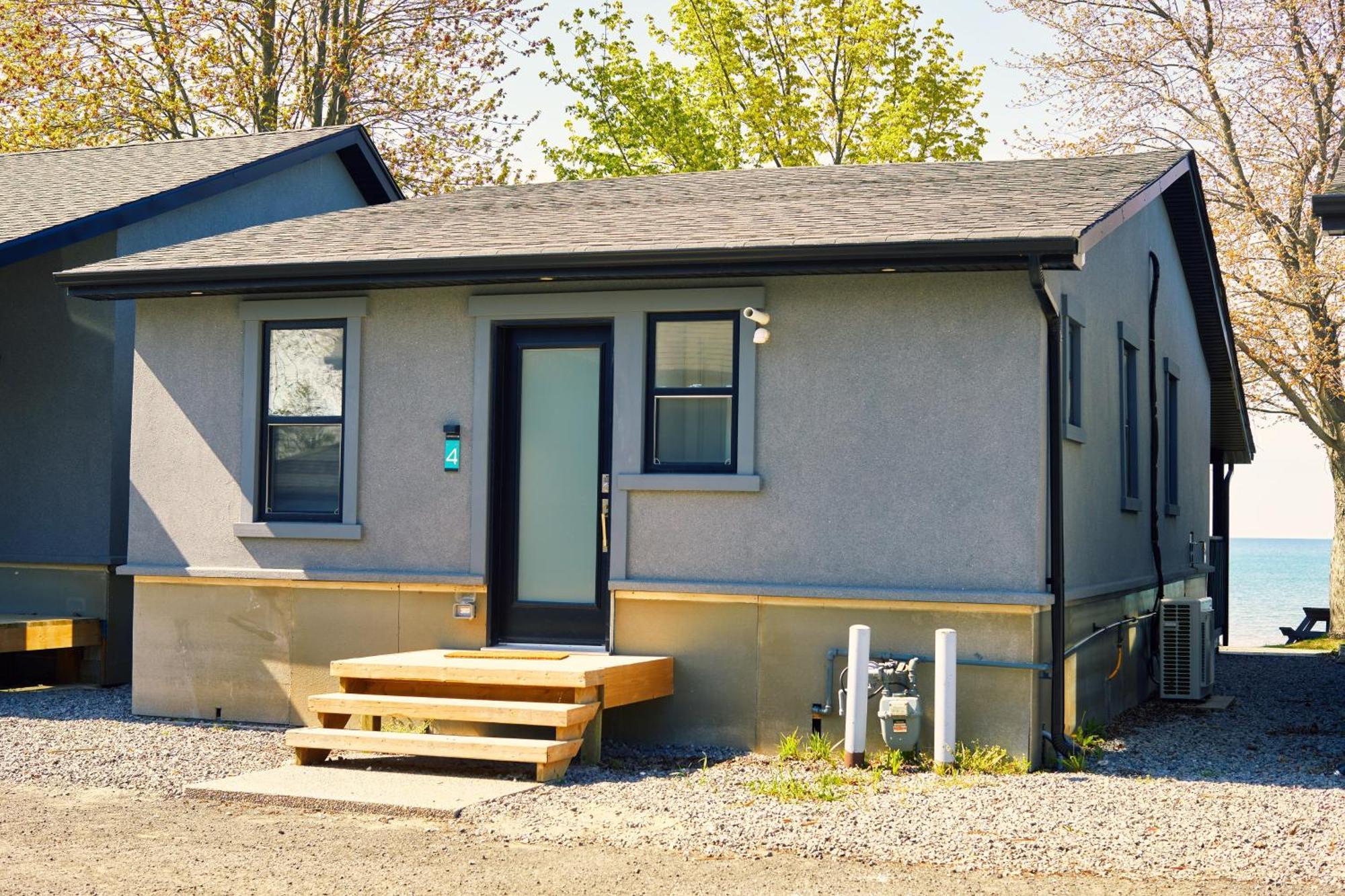 The Long Beach Resort - Beachfront Cottages & Townhouse Suites Wainfleet Exteriör bild