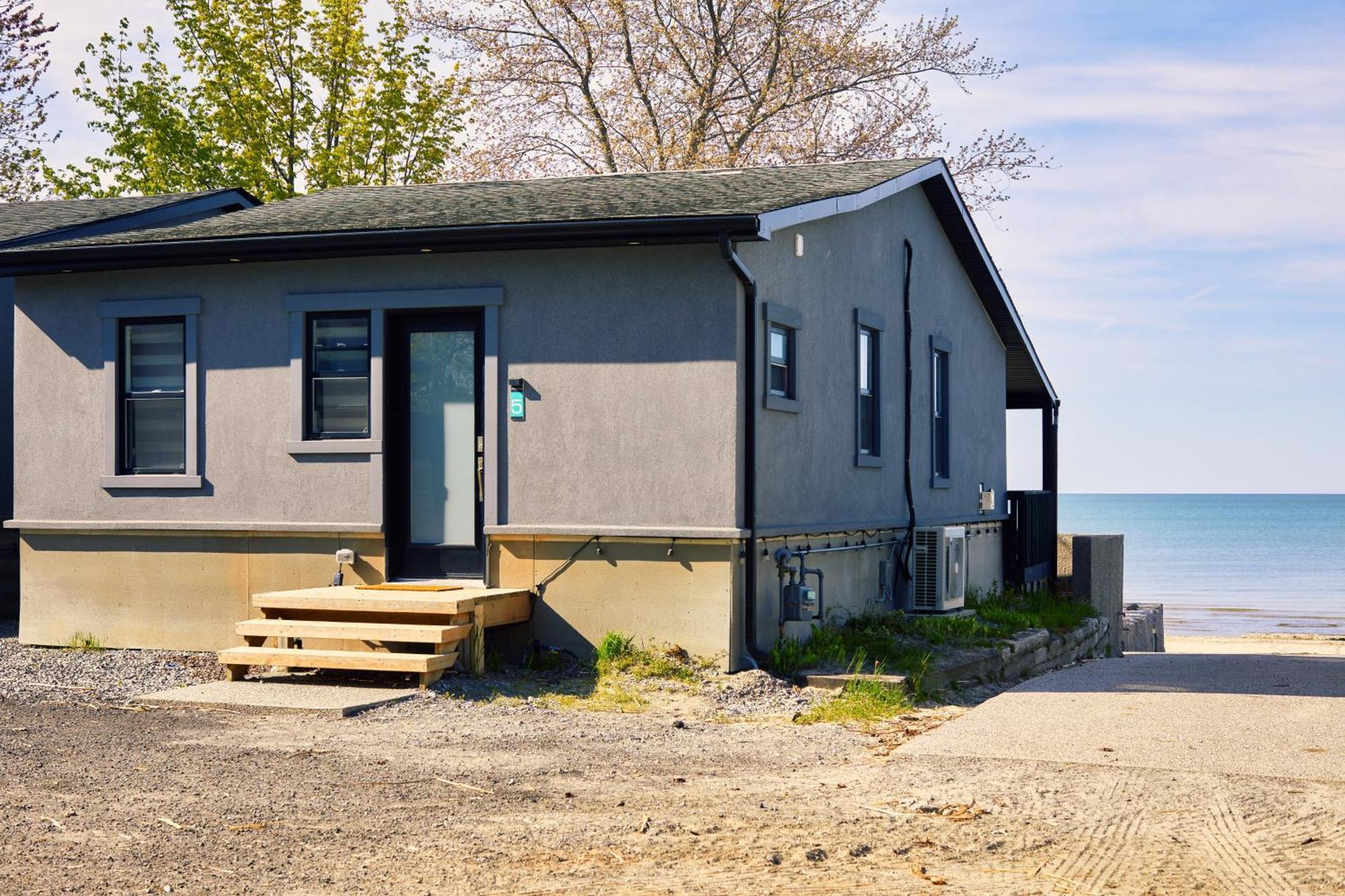 The Long Beach Resort - Beachfront Cottages & Townhouse Suites Wainfleet Exteriör bild