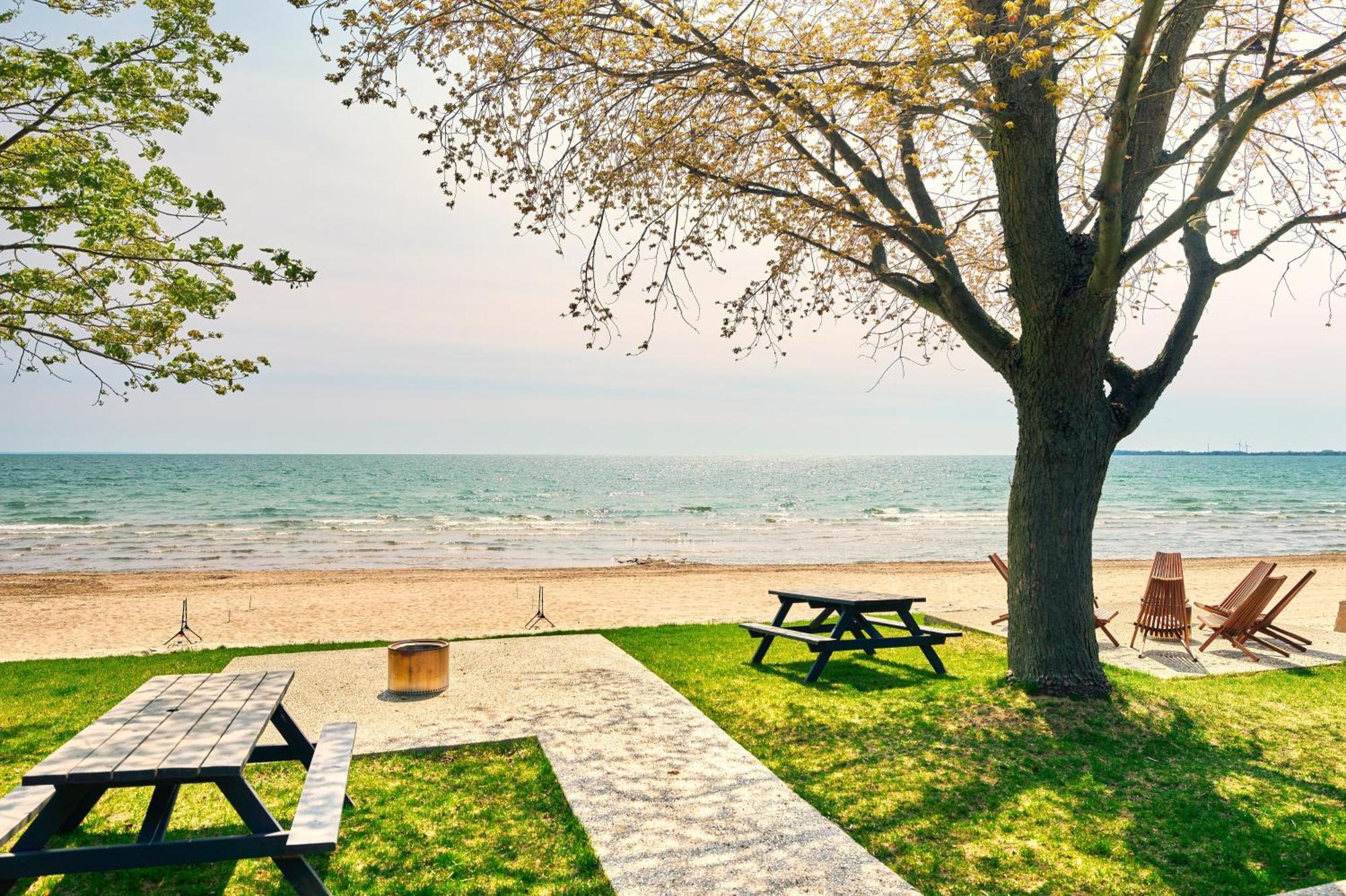 The Long Beach Resort - Beachfront Cottages & Townhouse Suites Wainfleet Exteriör bild